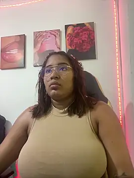 morena-2025 online show from April 28, 7:07 pm