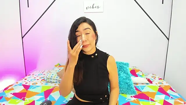 VictoriaRouge  online show from November 19, 1:00 pm