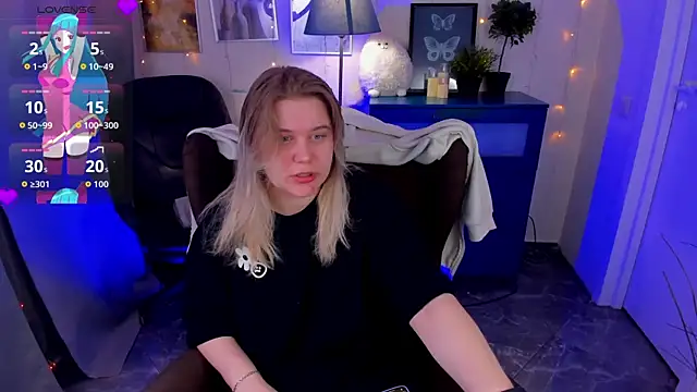 LouiseMous online show from February 5, 8:45 pm