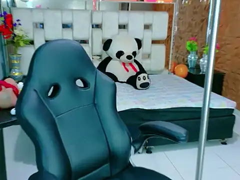 lunabustygirl online show from January 16, 1:18 pm