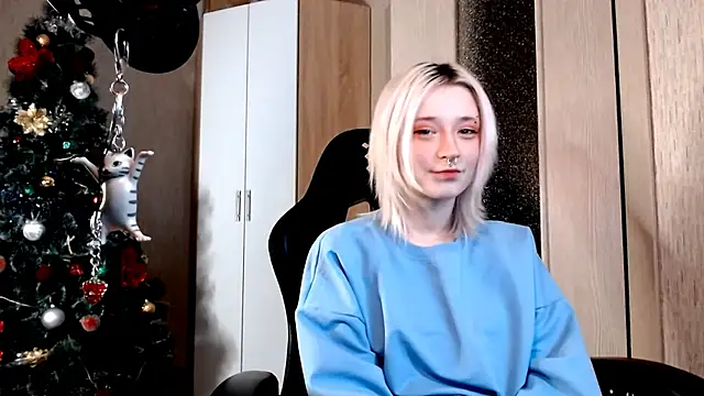 SophiaLur online show from January 13, 5:06 pm