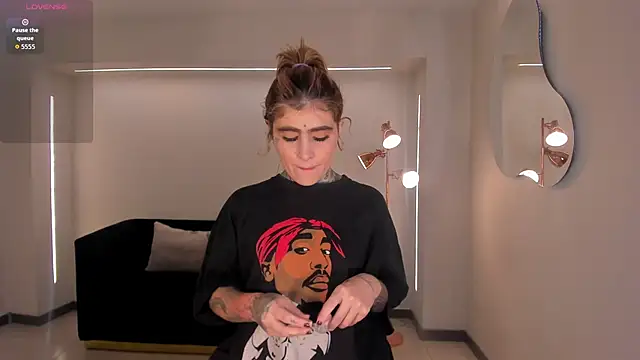 CarlaBrunni online show from December 17, 12:31 pm