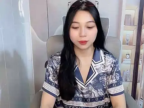 Lousii online show from April 14, 1:00 pm