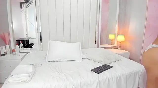 Kendall curves online show from December 1, 7:49 pm