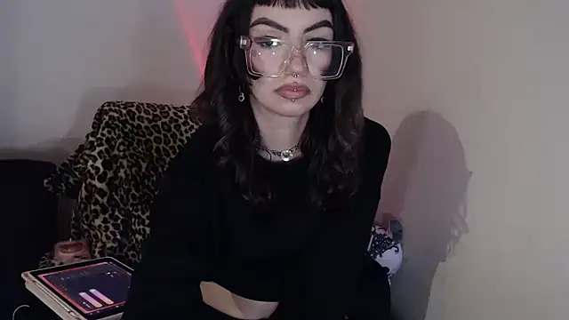 sugarthekitten online show from November 26, 5:19 am