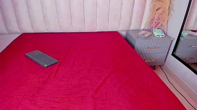 Charlotte Williams 1 online show from November 29, 1:37 pm