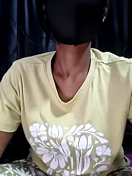 StrawberryCouples online show from November 19, 5:40 am