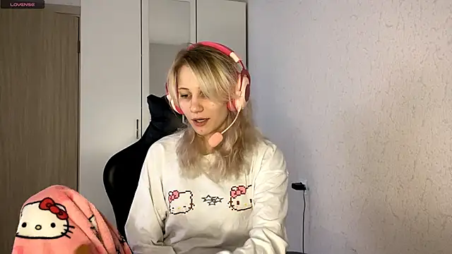 FoxySable online show from November 30, 9:35 am