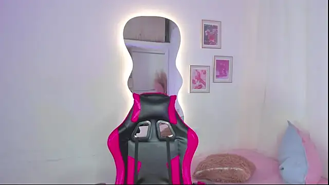 Curvykittenx online show from November 22, 8:11 pm