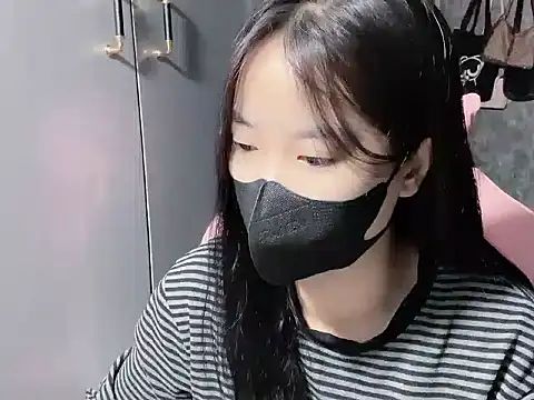 Hellen2999 online show from December 18, 3:22 am