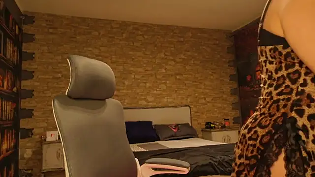 LeillaaX online show from April 2, 7:39 am