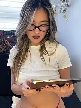 GeorginaBlack online show from April 7, 8:11 pm