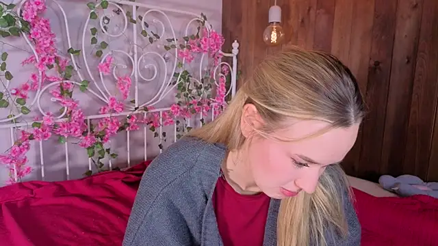 KristleKirst online show from November 25, 1:13 pm