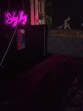 Shy-Ivy online show from April 13, 9:15 pm