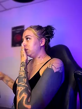 VeloraVyxen  online show from November 21, 2:13 am