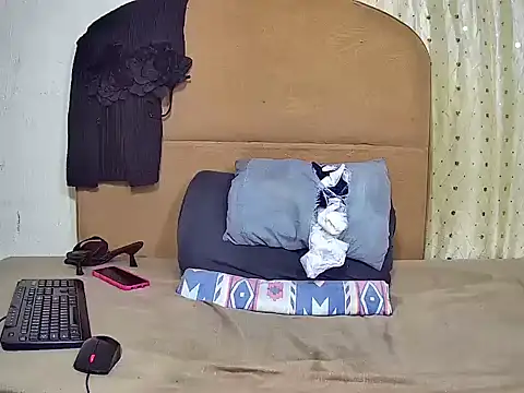 Freaky Cardi online show from November 19, 9:15 pm