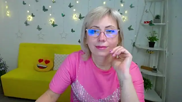 LaurenWishy online show from March 14, 12:28 pm