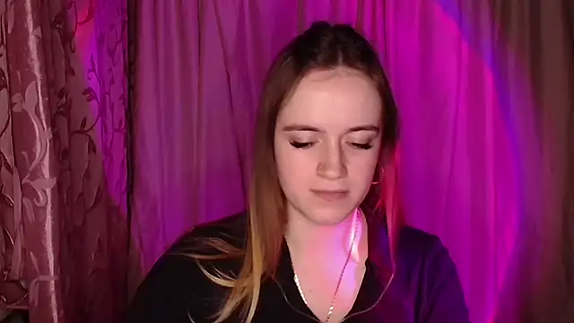 Illa May online show from December 13, 7:53 pm