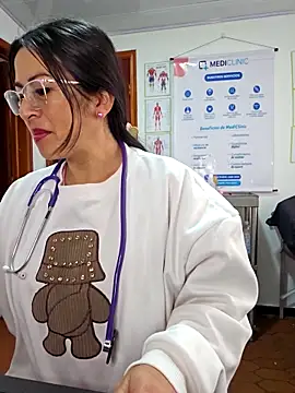 JustSamantha  online show from February 5, 12:41 pm