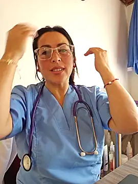 JustSamantha  online show from December 1, 3:15 pm