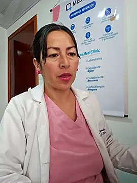 JustSamantha  online show from April 18, 7:07 pm