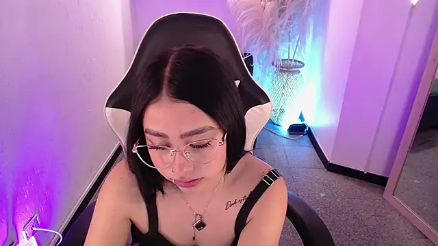 vallolett online show from December 19, 9:40 pm