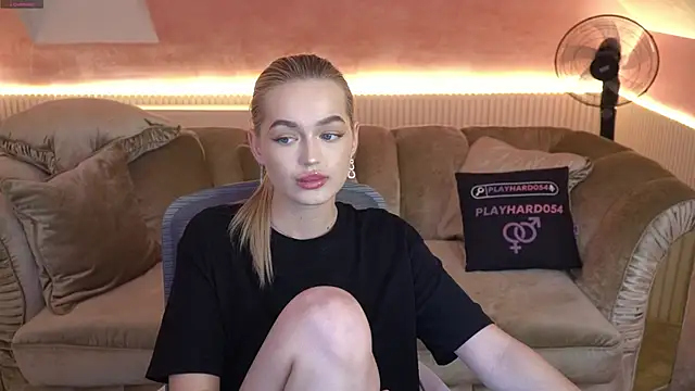 Ulianna Meow online show from November 26, 7:15 pm