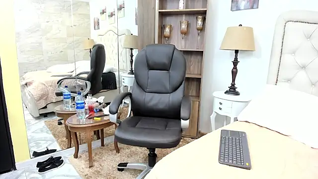 molly madisson  online show from February 12, 4:41 pm