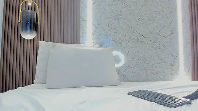 mia dollce online show from January 14, 11:15 am