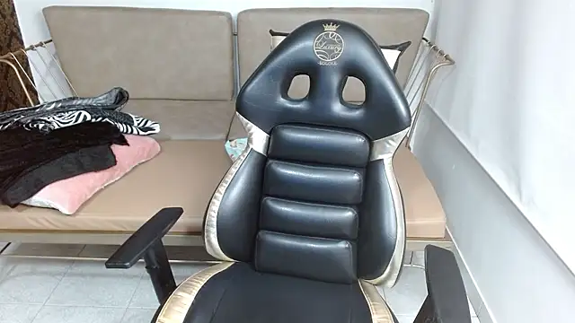 Roxanne vale online show from February 16, 8:09 pm