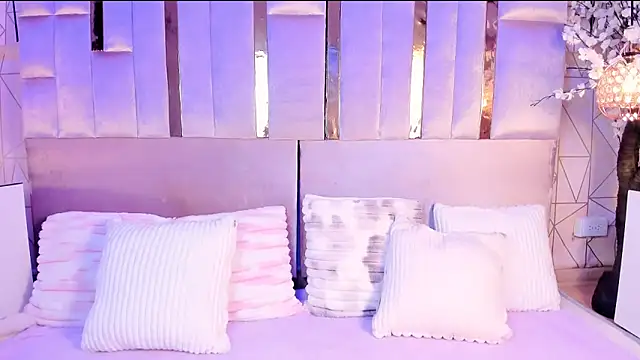 Naomistart online show from March 31, 6:02 am