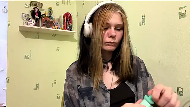 TraceeSchutt online show from January 10, 7:51 pm