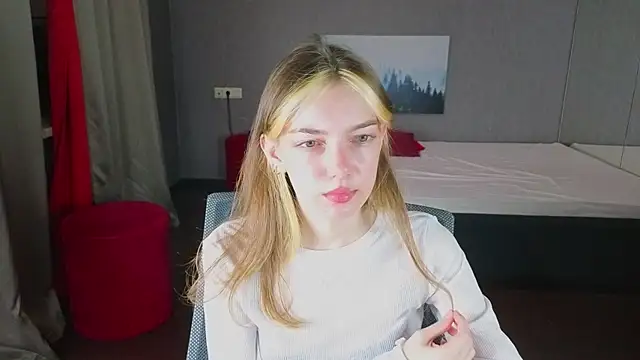 MILLIE MUR online show from December 14, 5:13 am