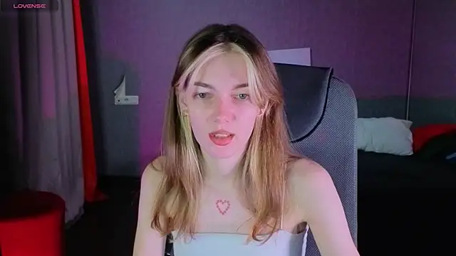 MILLIE MUR online show from January 11, 5:12 am