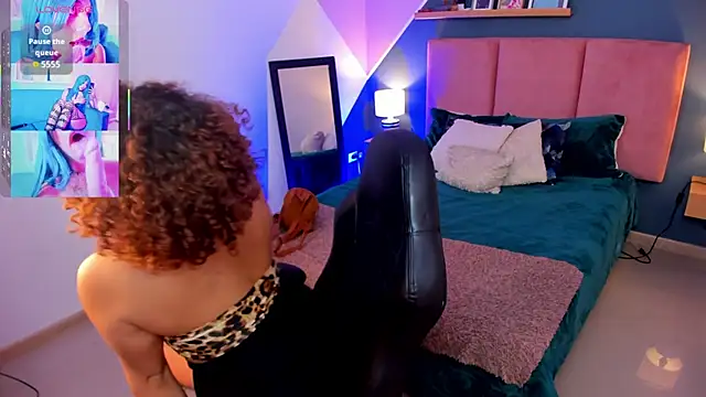 Raven Curly online show from November 26, 4:35 am