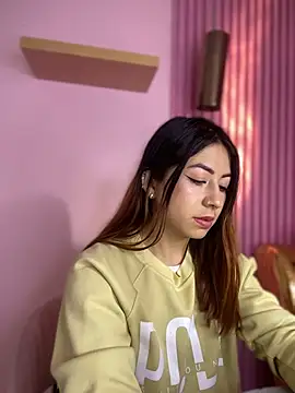 MaddieHunter online show from December 17, 1:15 pm