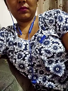 Tamil Smiley Queen online show from November 24, 5:04 pm