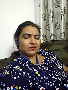 Tamil Smiley Queen online show from November 25, 9:59 pm