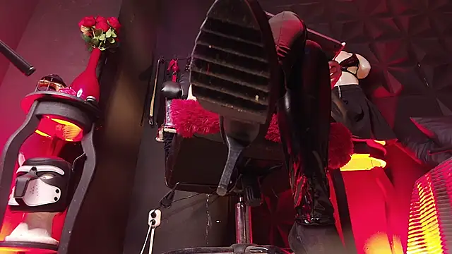 MillyWhrite online show from December 4, 6:41 pm