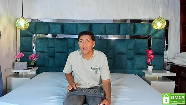  bonnyandclyde online show from March 7, 12:23 pm