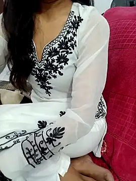 Triptii 0 online show from December 5, 7:15 pm