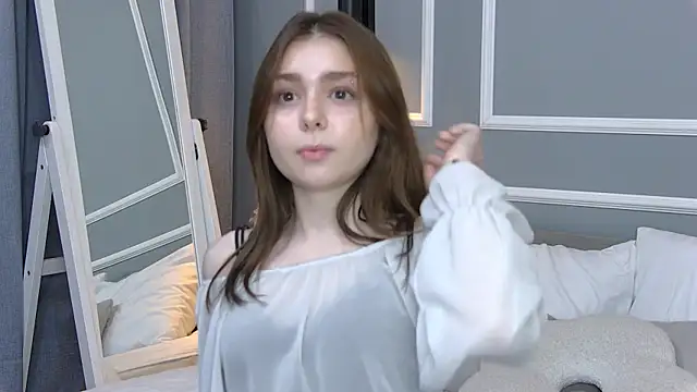 NatalieCroft online show from December 5, 6:46 am