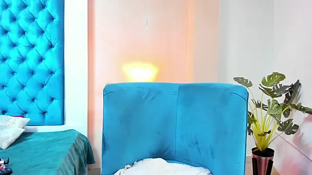 Nathasha Silva online show from December 22, 3:48 pm