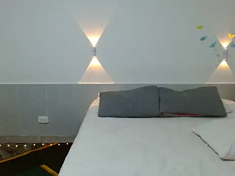 seductrixee online show from December 17, 3:11 am