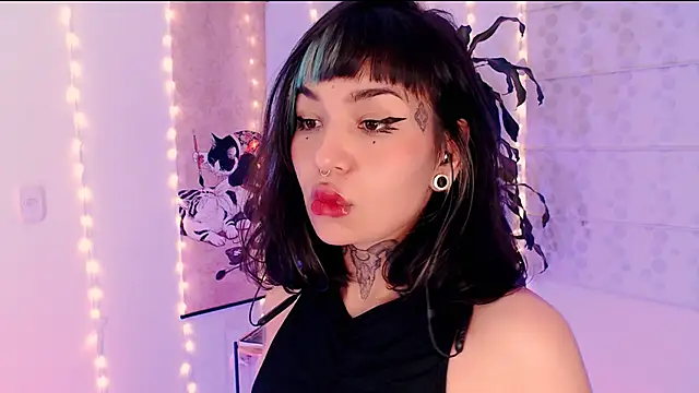 justmartina  online show from March 19, 2:27 am