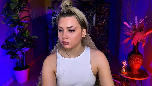 HyileyClark online show from May 27, 5:04 am