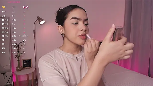 fluffycurls online show from February 15, 11:31 am