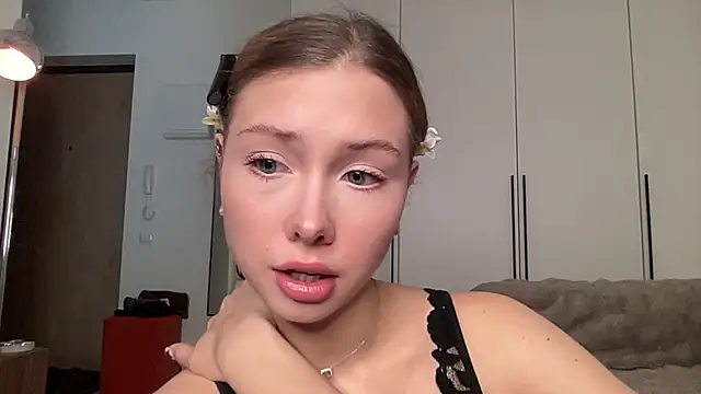 girlfromblushland online show from January 7, 11:57 am