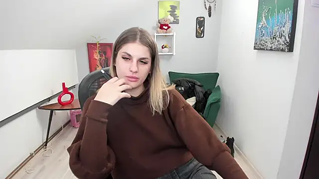 SarahOwenn online show from January 13, 1:04 pm