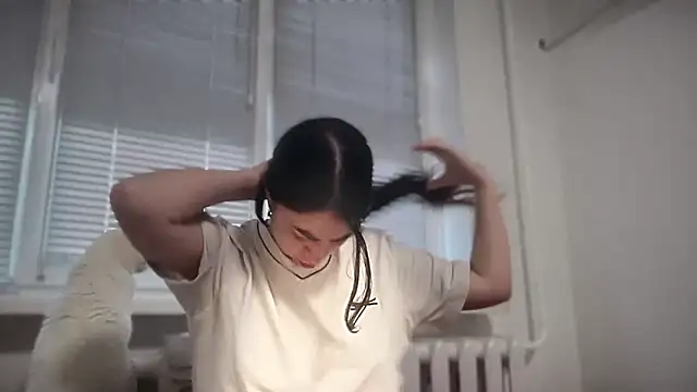 Aphr0ditee online show from April 7, 8:05 am